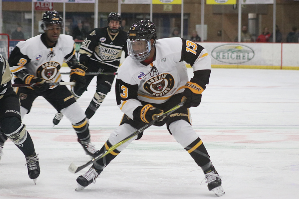 Bruins Bombard Bobcats, Split Weekend with 5-1 Victory