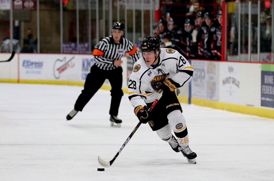 Unfavorable First Period Dooms Bruins, Fall to Bismarck 3-0
